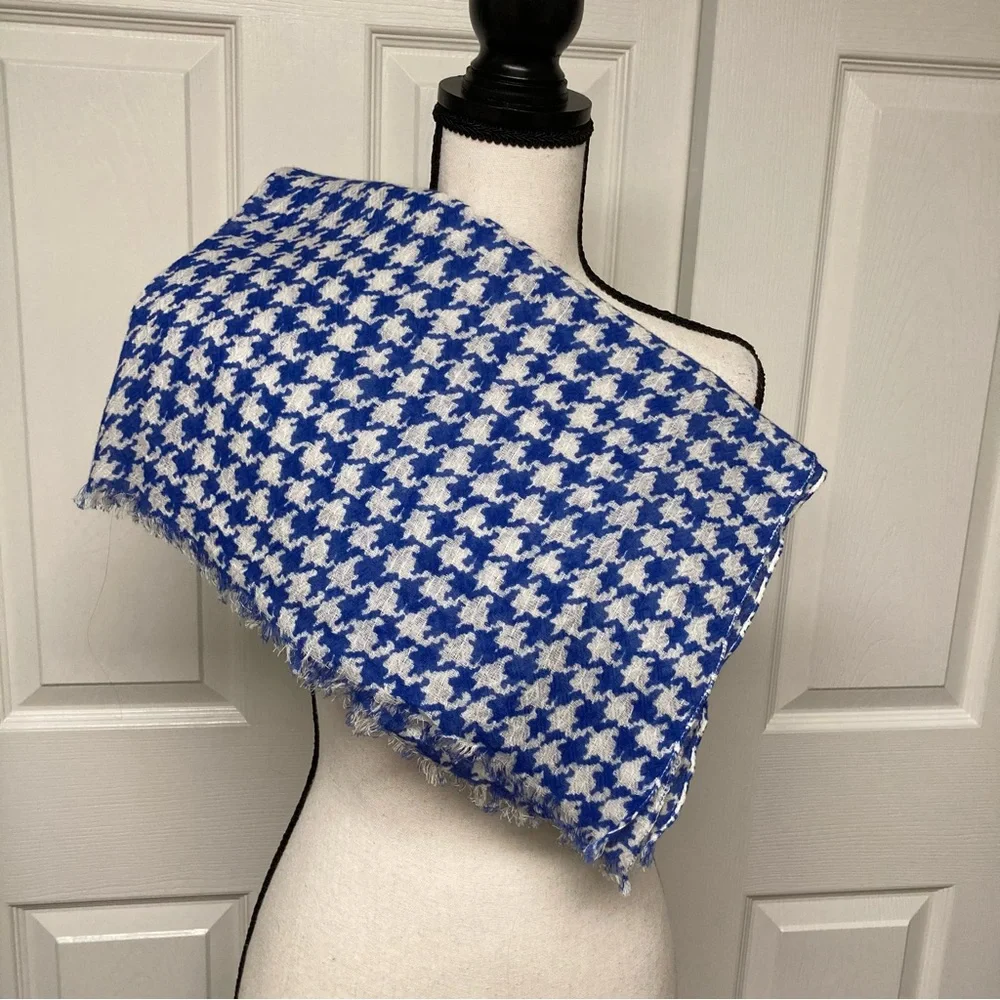 EUC Vintage oversized scarf/wrap 78x 36 cornflower blue. Large houndstooth check